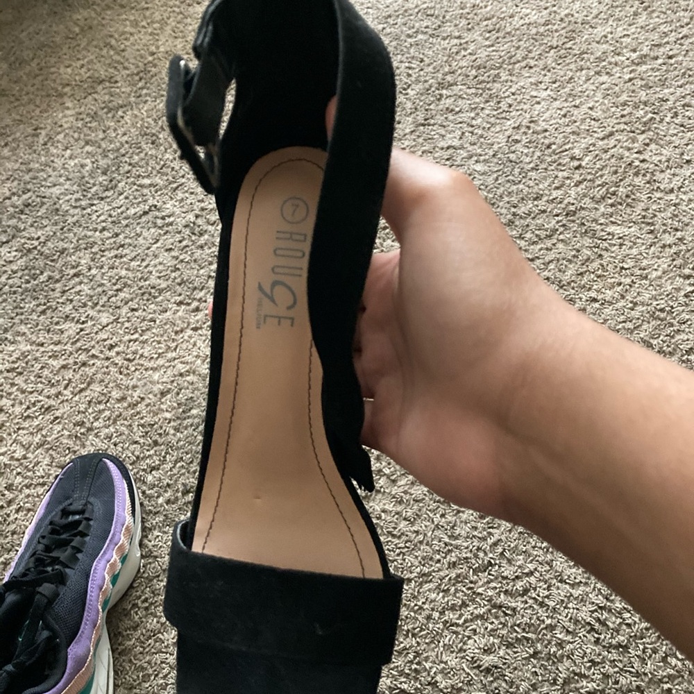 Heels - Picture 2 of 3